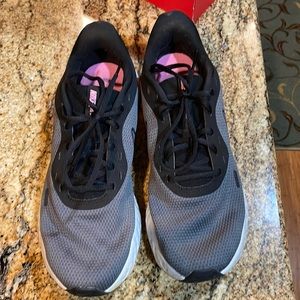 Women’s running shoe